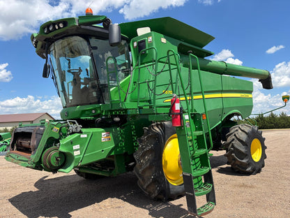 2015 S670 John Deere Combine