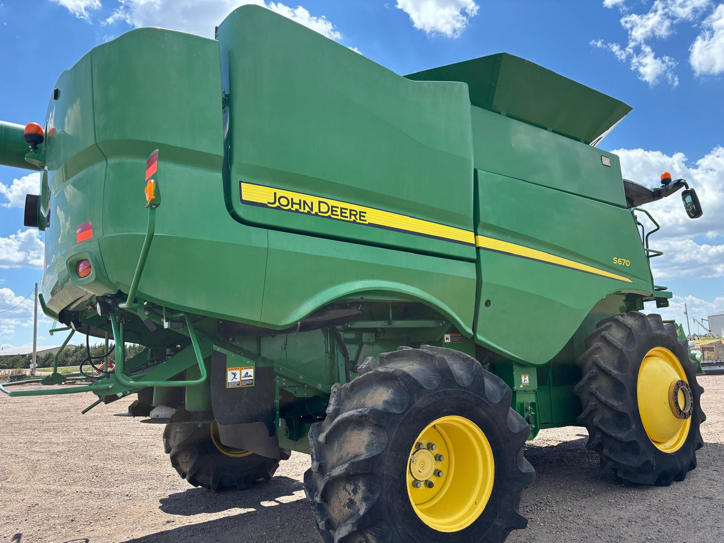 2015 S670 John Deere Combine