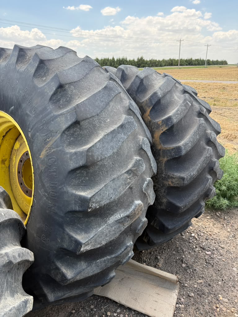 30.5L-32 Tires