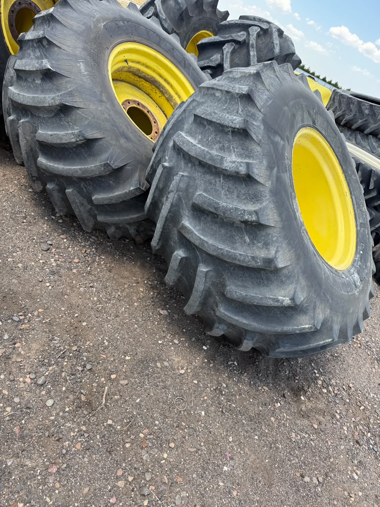 30.5L-32 Tires
